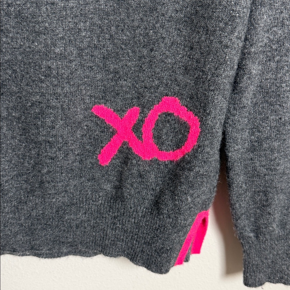 Brodie Cashmere Lips Sweater Gray and Hot Pink Size XS - Picture 8 of 9